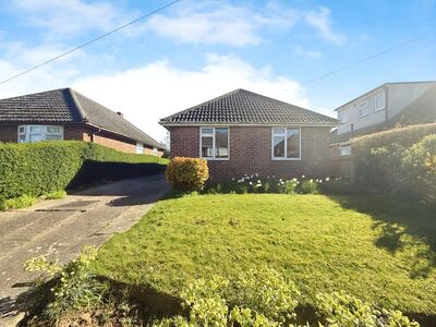 Emfield Road, 3 bedroom Detached Bungalow for sale, £120,000