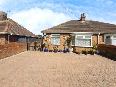 2 bedroom Semi Detached Bungalow for sale