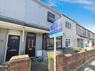 3 bedroom Mid Terrace House for sale
