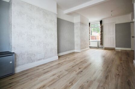 3 bedroom Mid Terrace House for sale