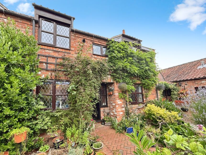 2 bedroom Semi Detached Property for sale