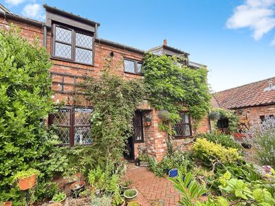 2 bedroom Semi Detached Property for sale