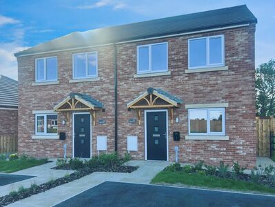 Ings Court, 3 bedroom Semi Detached House to rent, £740 pcm