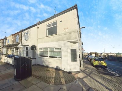 Corporation Road, 5 bedroom End Terrace House for sale, £110,000