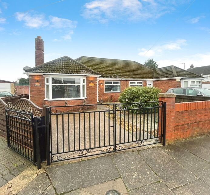 Main image of 3 bedroom Semi Detached Bungalow to rent, Salsbury Avenue, Grimsby, Lincolnshire, DN34