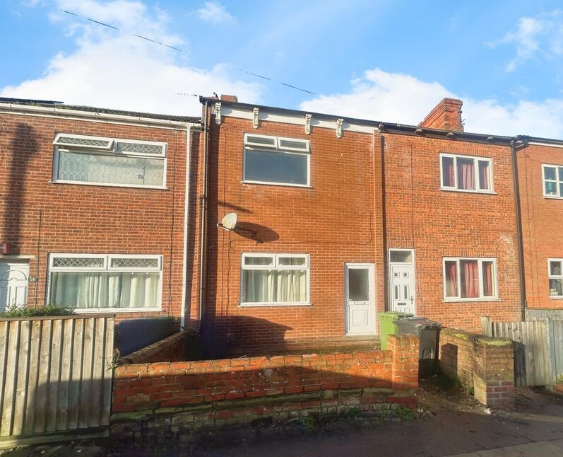 Main image of 3 bedroom Mid Terrace House to rent, Edward Street, Grimsby, Lincolnshire, DN32
