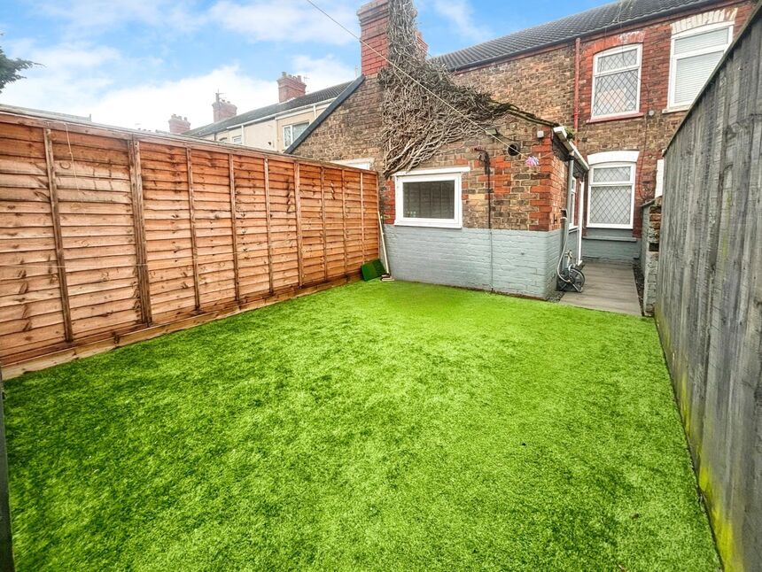 2 bedroom Mid Terrace House for sale