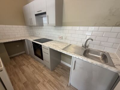 West Parade, 1 bedroom Flat to rent, &pound;595 pcm