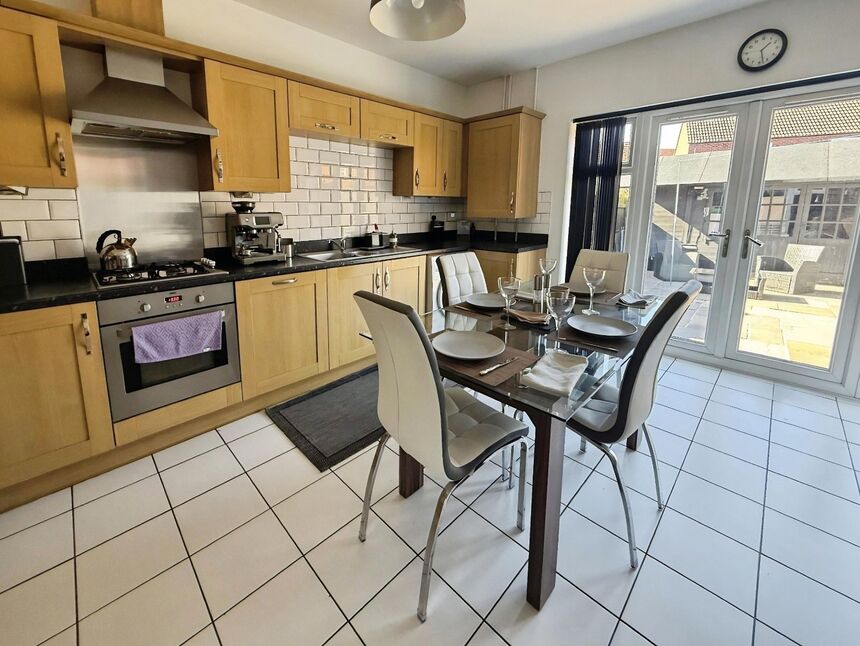 Kitchen / Dining Area