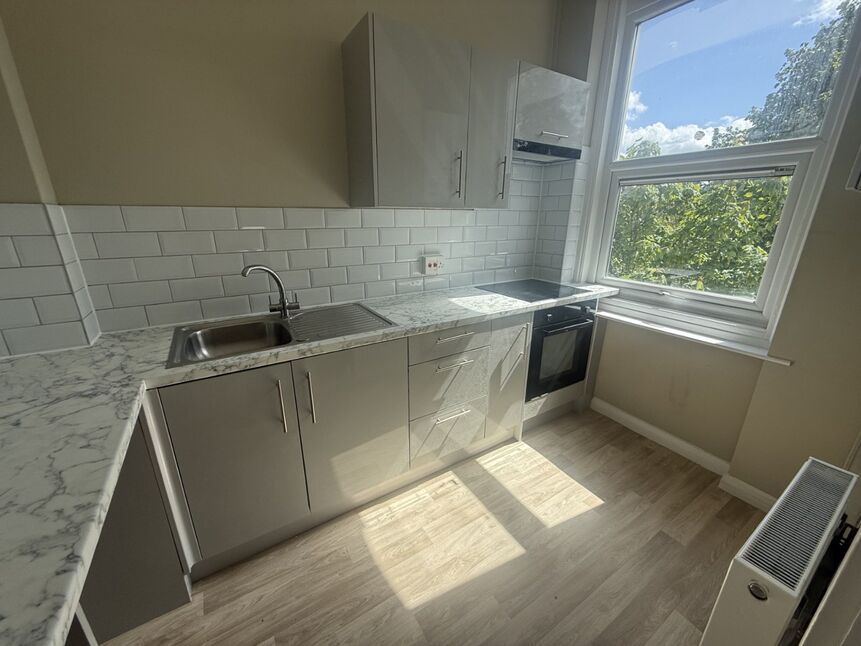 Main image of 1 bedroom Flat to rent, West Parade, Grimsby, Lincolnshire, DN31