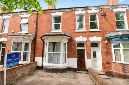 Hainton Avenue, 2 bedroom Mid Terrace Flat to rent, &pound;475 pcm