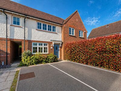 2 bedroom Mid Terrace House for sale