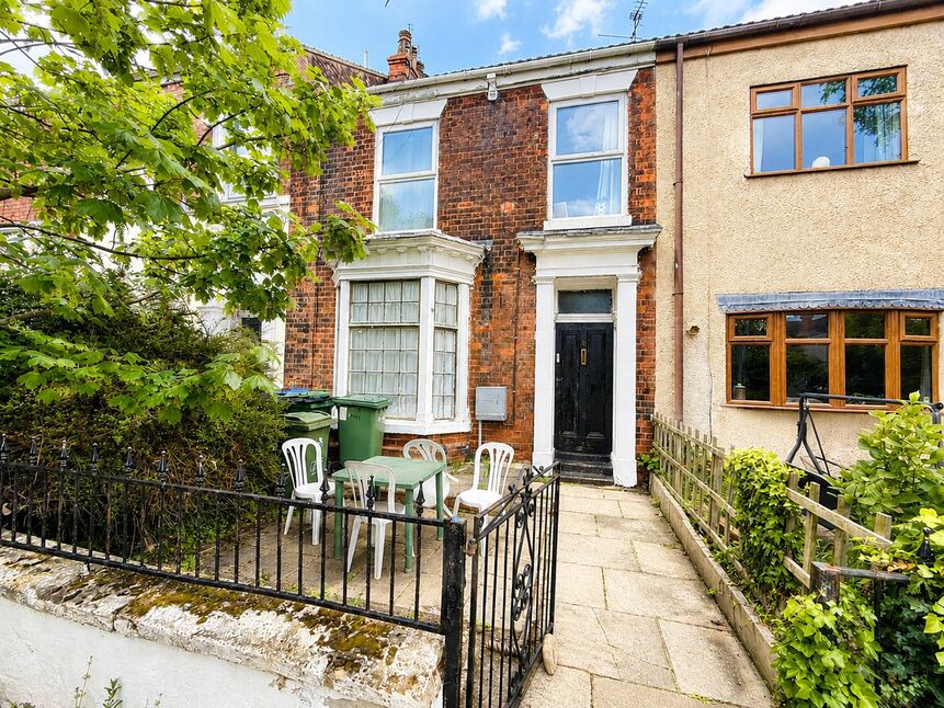 5 bedroom Mid Terrace House for sale