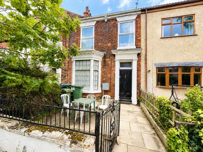 West Parade, 5 bedroom Mid Terrace House for sale, &pound;135,000
