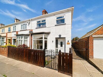 3 bedroom End Terrace House to rent
