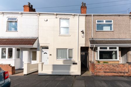 2 bedroom Mid Terrace House for sale