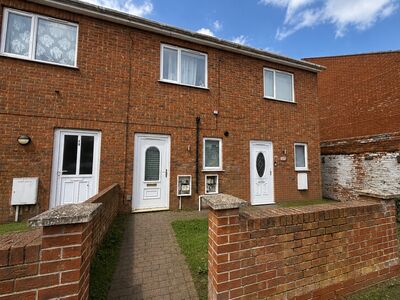 2 bedroom Mid Terrace House for sale
