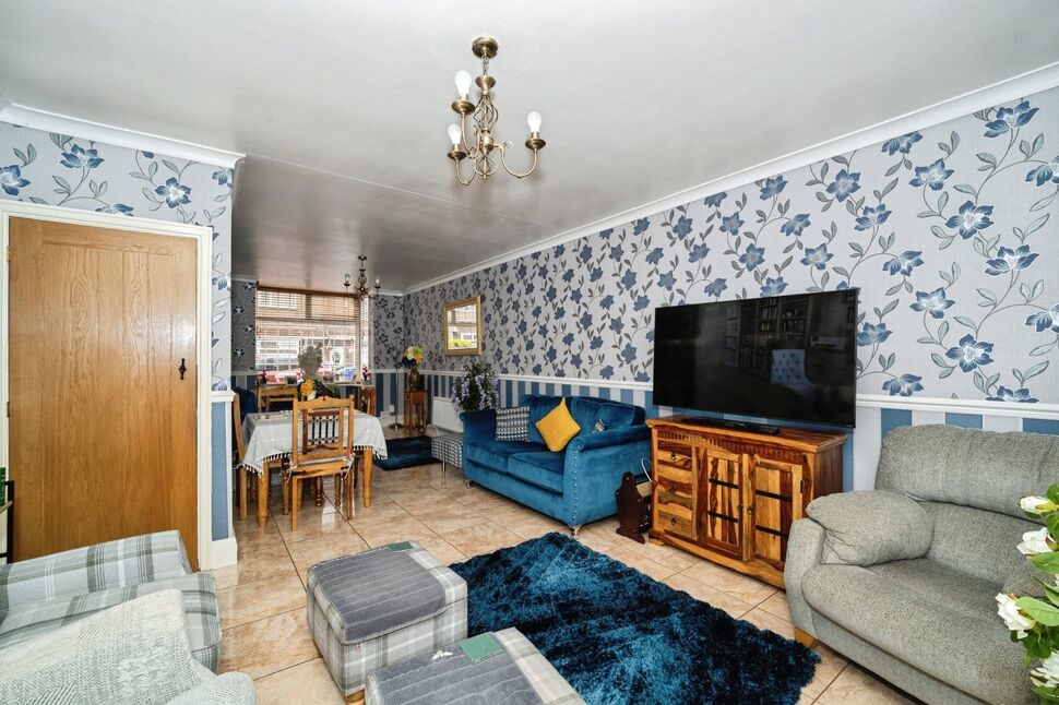 Main image of 2 bedroom Mid Terrace House for sale, Earl Street, Grimsby, Lincolnshire, DN31