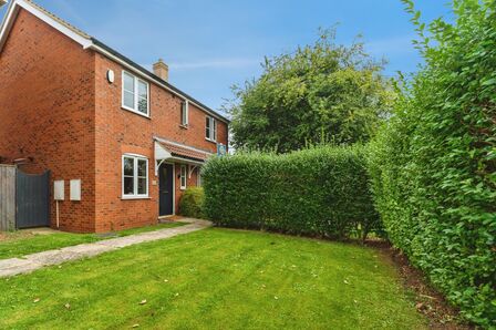Bluebell Road, 4 bedroom Detached House to rent, &pound;1,500 pcm