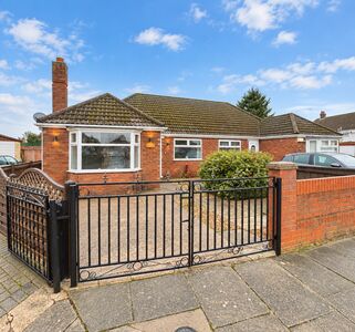 Salsbury Avenue, 2 bedroom Semi Detached Bungalow to rent, &pound;875 pcm