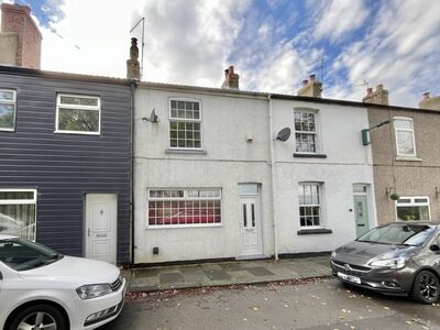 Charltons, 2 bedroom Mid Terrace House for sale, £99,950