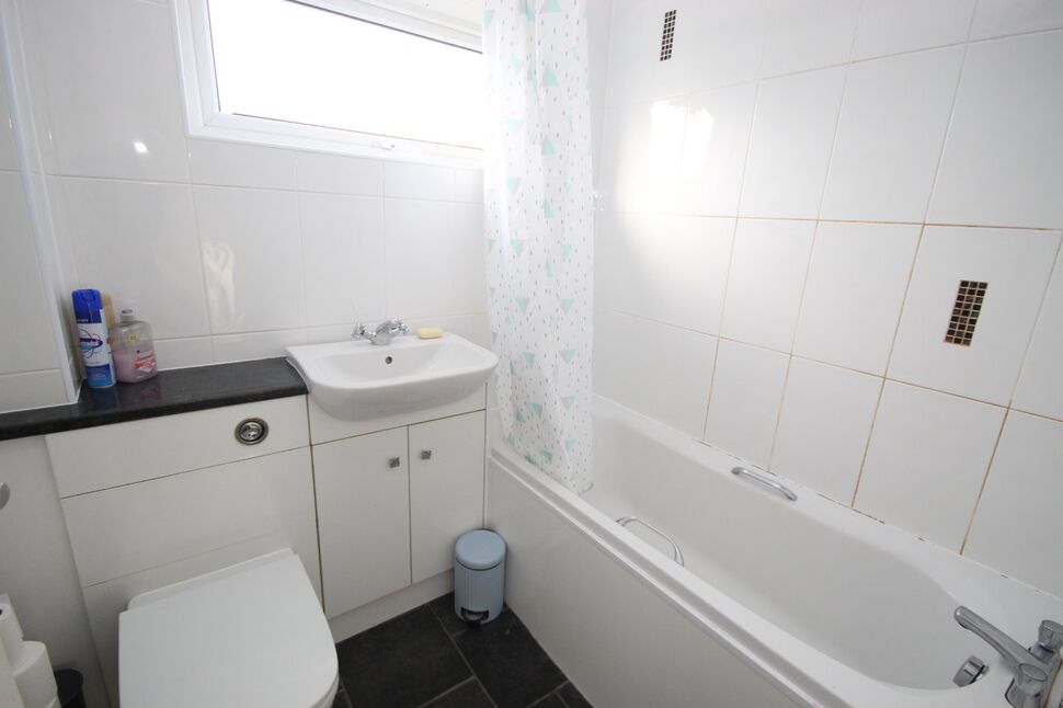 3 bedroom Semi Detached House to rent, Whaddon Chase, Guisborough, TS14 £700 pcm