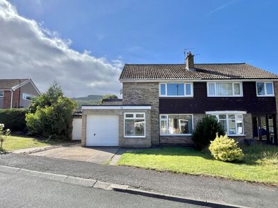 Melrose Crescent, 3 bedroom Semi Detached House to rent, £900 pcm