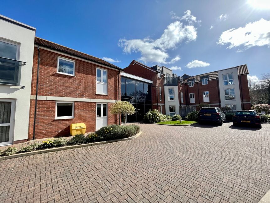 2 bedroom Flat for sale, Beckside Gardens, Guisborough, TS14 £175,000