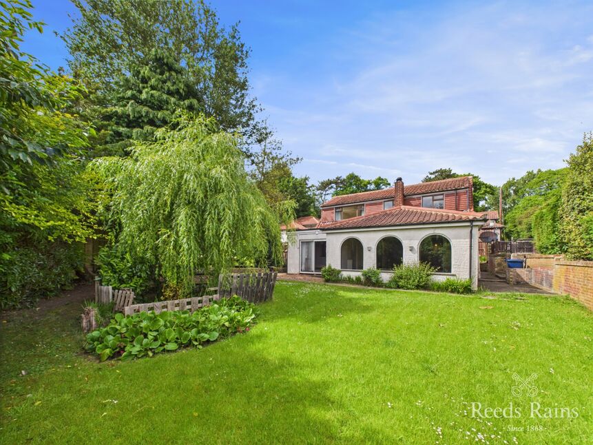 Main image of 4 bedroom Detached House for sale, Flatts Lane, Nunthorpe, Cleveland, TS7