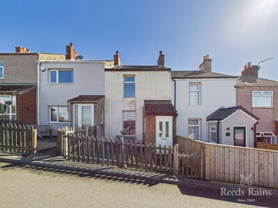 3 bedroom Mid Terrace House for sale