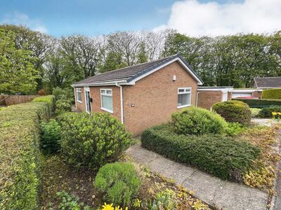 Rosecroft Avenue, 2 bedroom Detached Bungalow for sale, £215,000