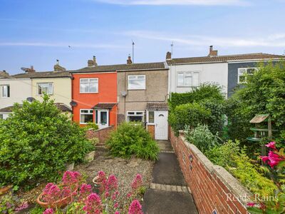 3 bedroom Mid Terrace House for sale