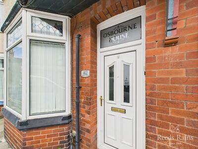 3 bedroom Mid Terrace House for sale