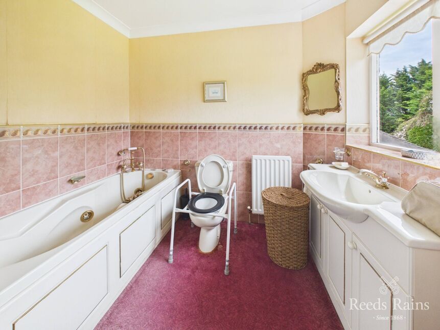 En-Suite Bathroom