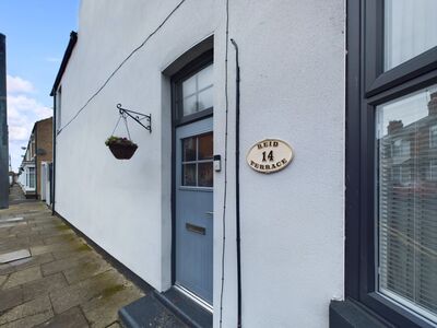 3 bedroom Mid Terrace House for sale