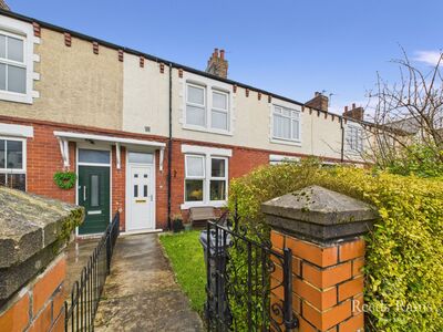 2 bedroom Mid Terrace House for sale