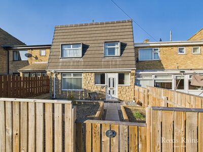 3 bedroom Mid Terrace House for sale