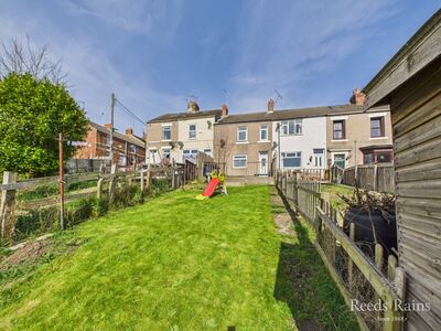 3 bedroom Mid Terrace House for sale