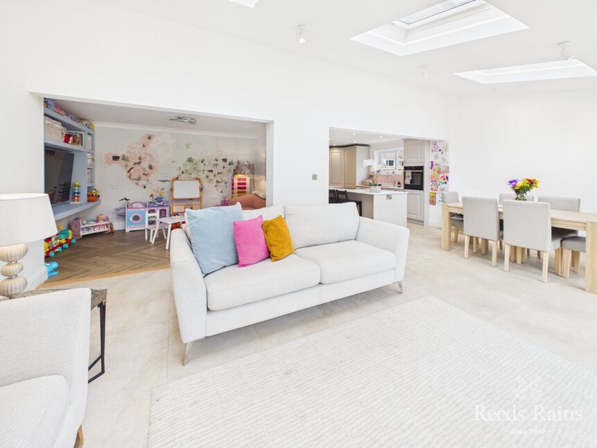 Open Plan Kitchen / Living Area