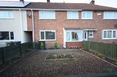 Woodhouse Road, 3 bedroom Mid Terrace House to rent, &pound;700 pcm