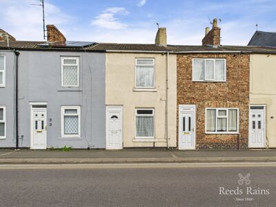 2 bedroom Mid Terrace House for sale