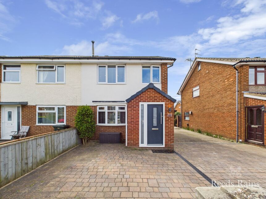 3 bedroom Semi Detached House for sale