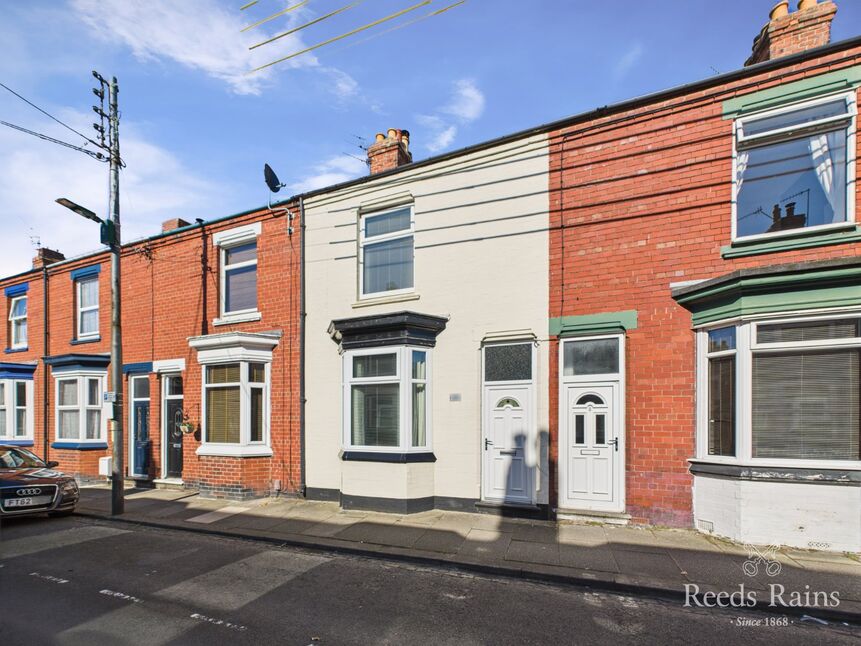 2 bedroom Mid Terrace House for sale