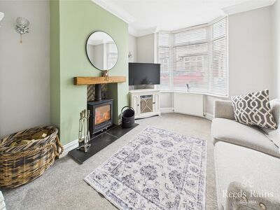 2 bedroom Mid Terrace House for sale