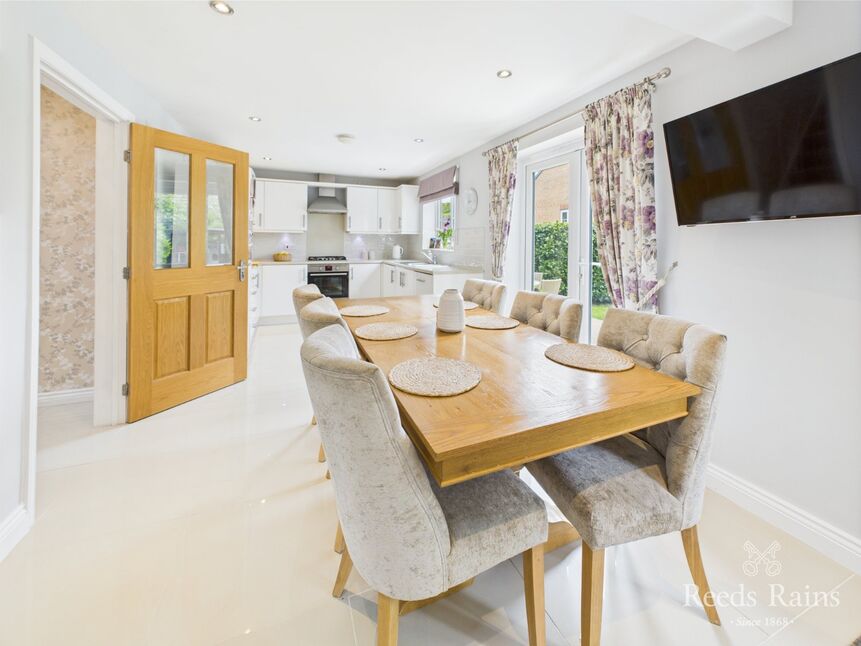 Kitchen / Dining / Snug