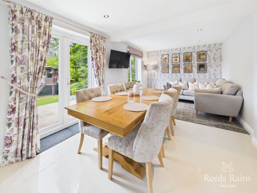 Kitchen / Dining / Snug