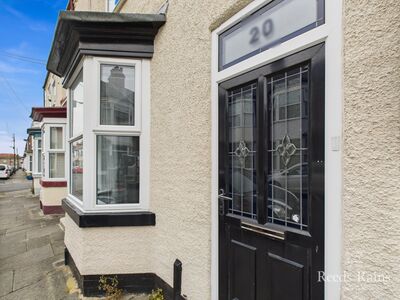 3 bedroom Mid Terrace House for sale