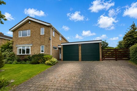 Glendale, 4 bedroom Detached House to rent, &pound;1,600 pcm
