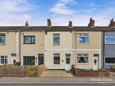2 bedroom Mid Terrace House for sale