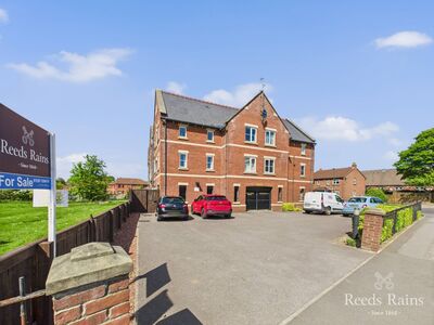 New Road, 2 bedroom  Flat for sale, £124,950